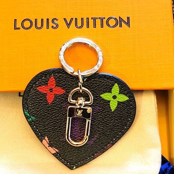 Authentic Louis Vuitton Monogram Heart Charm - Picture 6 of 12